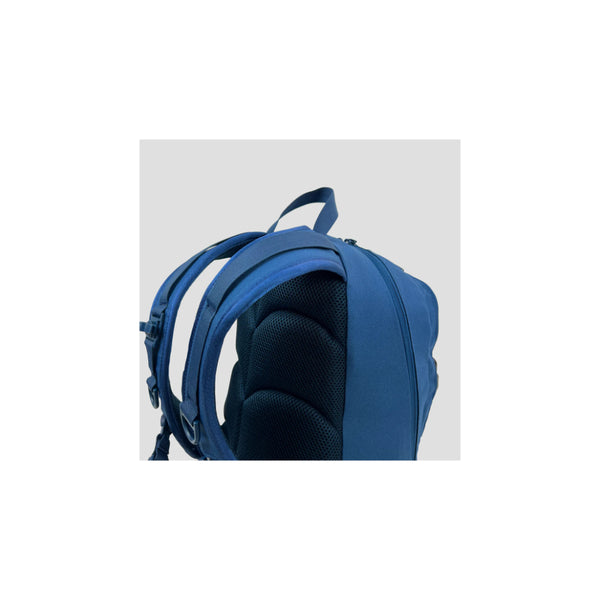 Gibraltar | Black Wolf Arrow II 20L Image Showing Close Up Side View Of Shoulder Straps.
