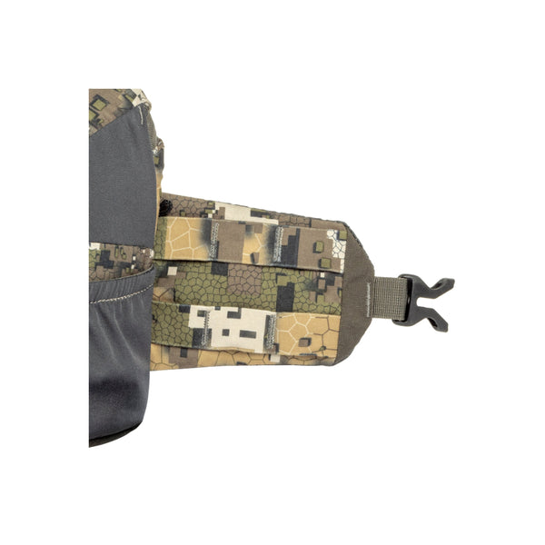 Desolve Veil | Hunters Element Apex Bino Defender Image Showing Close Up View Of Waist Strap Clip.