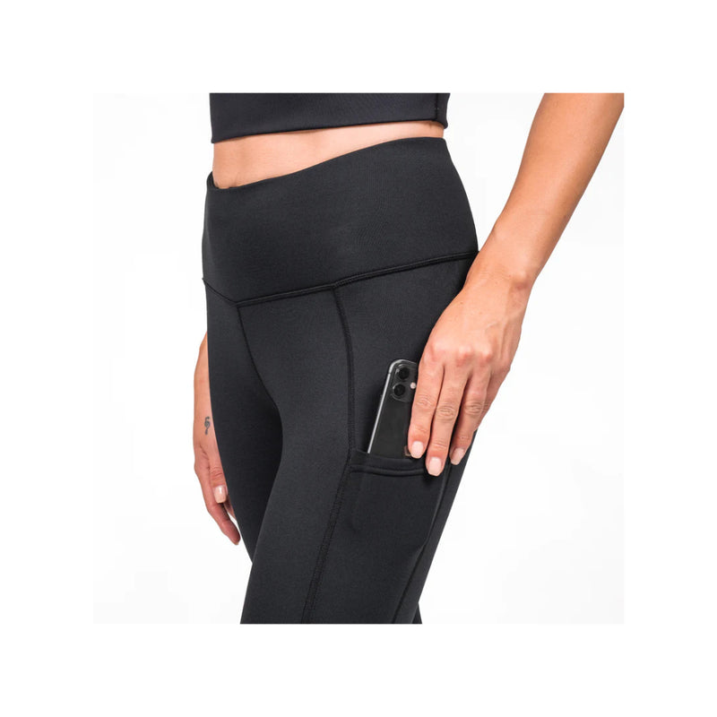 Black | Hunters Element Women's Ice Leggings Image Displaying Close Up View Of The Phone Pocket.