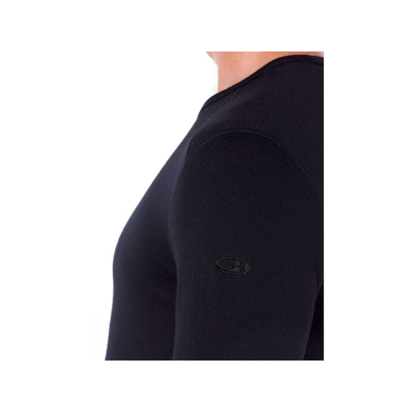 Black | Icebreaker Mens 260 Tech Long Sleeve Crewe Image Showing Close Up Of Logo On The Arm Of The Long Sleeve Crewe, On A Model.