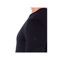 Black | Icebreaker Mens 260 Tech Long Sleeve Crewe Image Showing Close Up Of Logo On The Arm Of The Long Sleeve Crewe, On A Model.