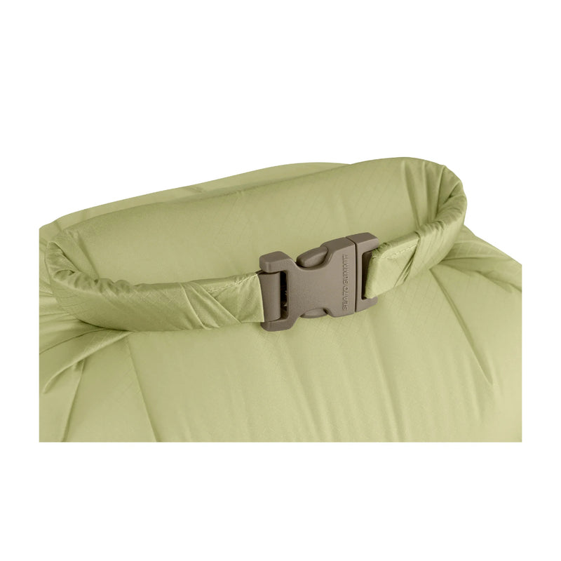 Tarragon | Sea To Summit Ultra Sil Dry Bag Image Showing Close Up View Of The Buckle Once Rolled Down And Sealed.