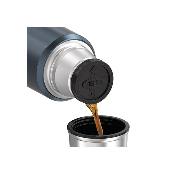 Midnight Blue / 470ml | Thermos Vacuum Insulated Stainless Stell Thermos Image Showing Close Up View Of Coffee Being Poured Into The Cap.