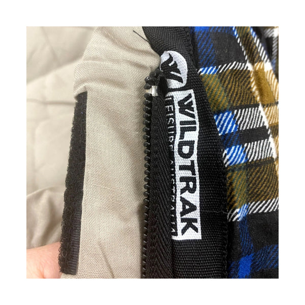 152 x 200cm | Wildtrak Pallinup Queen Sleeping Bag 0 Image Showing Close UP View OF The Wildtrak Logo In The Zipper Lining.