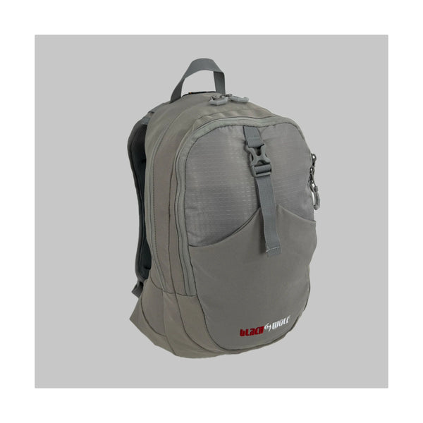 Paloma | Black Wolf Arrow II backpack. Front View.