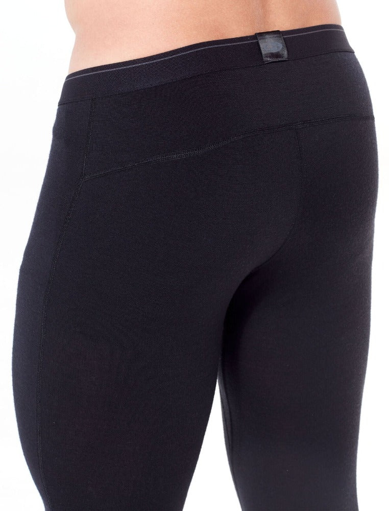 Black | Icebreaker Mens 200 Oasis Thermal Leggings. Close Up Angled Back View of Thighs and Bottom