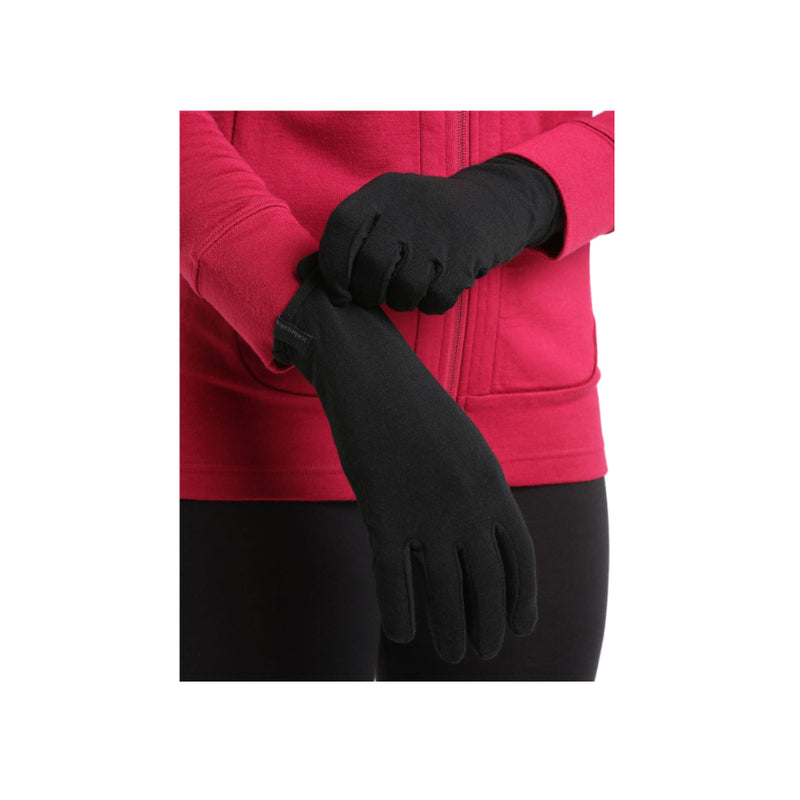 Black | Icebreaker Gloves Pulled Up to Wrist. 