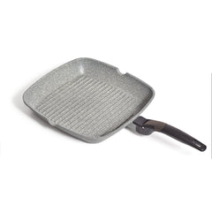 Pan with handle on.