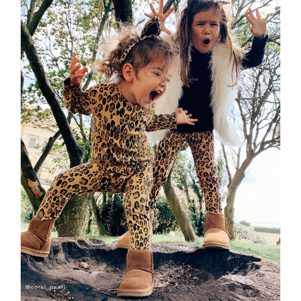 Chestnut | 2 girls playing on a tree stump with Wallaby Mini's on