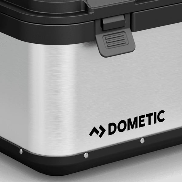 Stainless steel | Close up of front, showing the locking clip