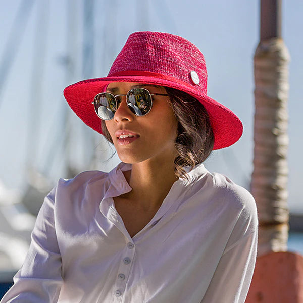 Mixed Red | Modelled from the front